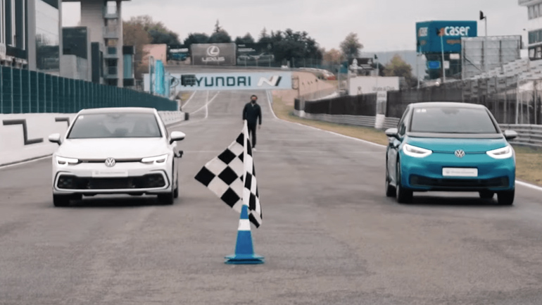 VW Golf GTI εναντίον VW ID.3